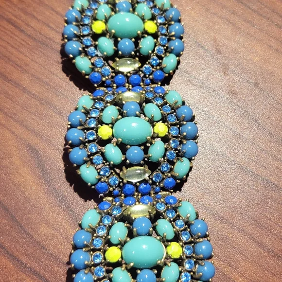 Stella and DotRhinestone Crystal ClusterSardinia Statement Bracelet - Picture 5 of 8